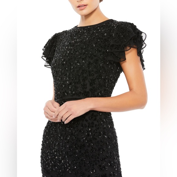 Mac Duggal | BLACK HIGH NECK FLUTTER CAP SLEEVE GOWN | Size 6 - Picture 2 of 5